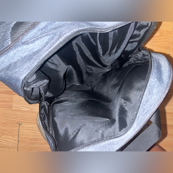 New Yorepek bag with room for ball cleats water and more - Picture 7 of 8